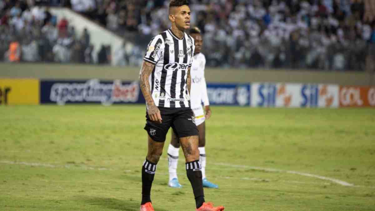 Morre o irmão do volante Richard Coelho, e Ceará libera atleta de partida ante o São Paulo 1 Morre o irmão do volante Richard Coelho, e Ceará desconvoca jogador de partida ante o São Paulo