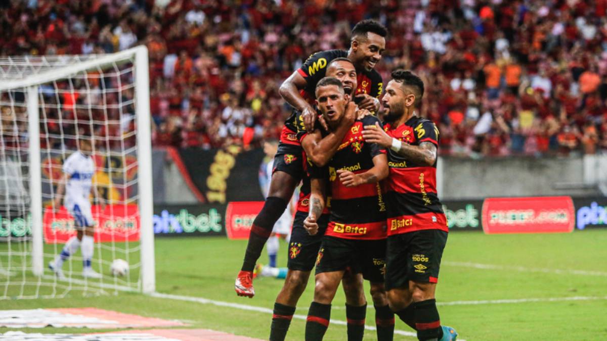 Com bom público na Arena de Pernambuco, Sport goleia CSA e se recupera na Série B
