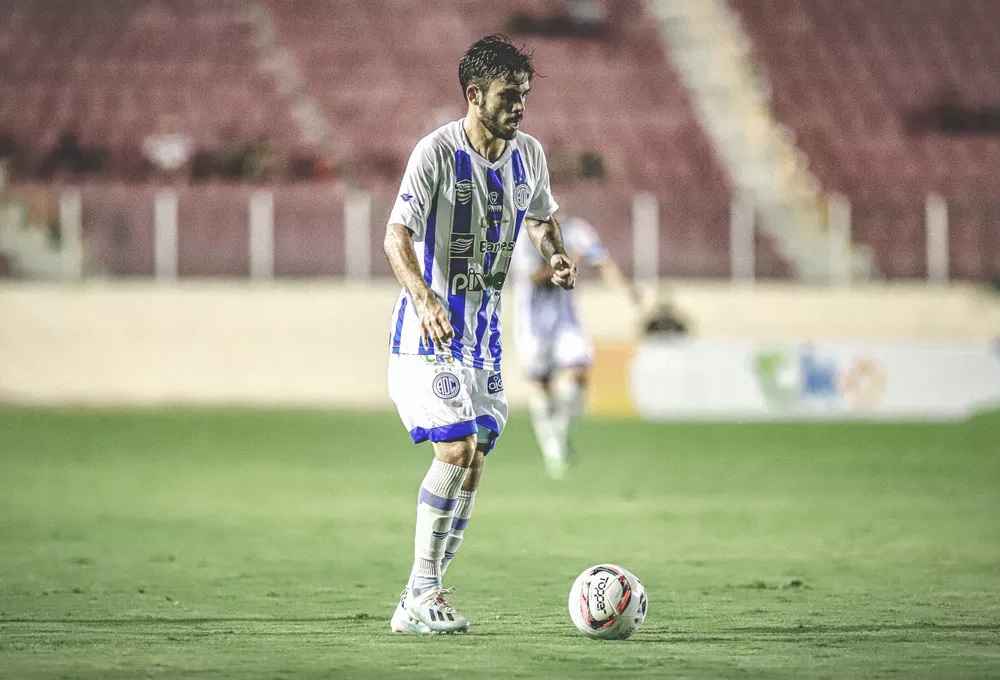 Em recuperação de lesão, Pedro Oliveira renova com o Confiança