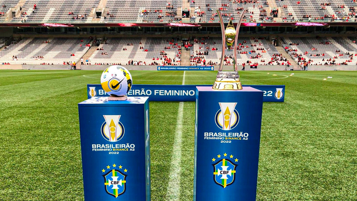 Bola e troféu taça do Brasileirão Feminino Série A2