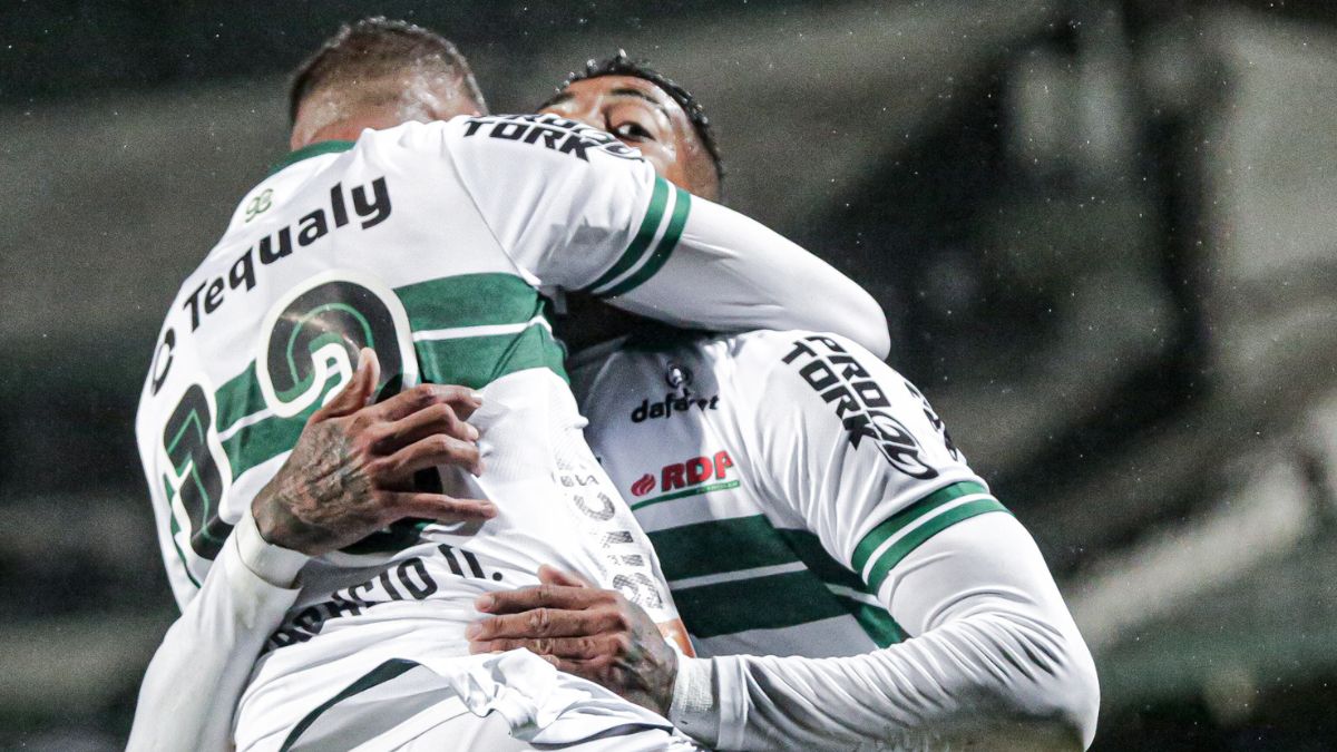 Ceará perde confronto direto diante do Coritiba e vê Z-4 da Série A se aproximar 1 2022_Coritiba x Ceará _jogo_Série A