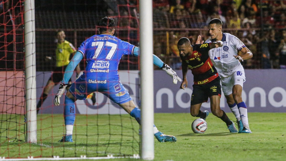 Sport vence Bahia e reacende esperança na briga pelo G-4 da Série B 2 Gustavo Coutinho, do Sport