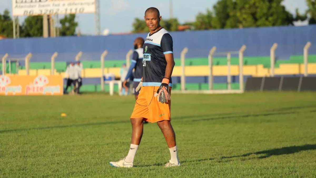 Presidente do Comercial-PI vira goleiro reserva em jogo da 2ª Divisão do Piauiense 2 Neto, ex-goleiro e presidente do Comercial-PI