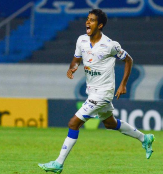 Meia Gabriel, em jogo do CSA