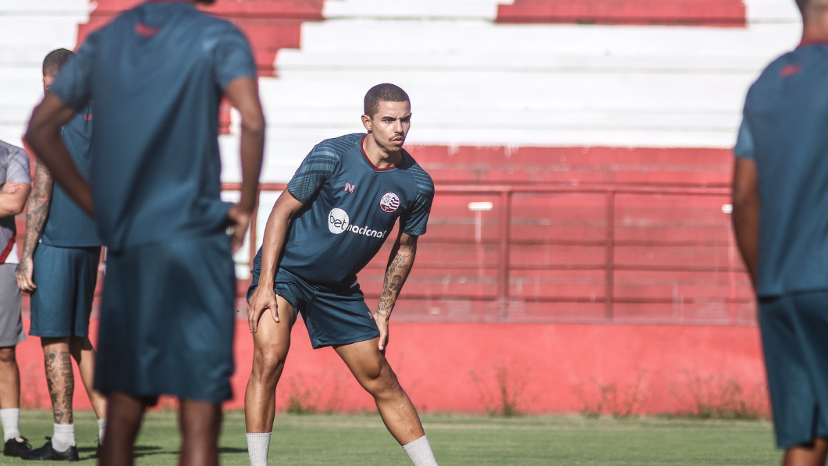 Dado banca retorno de Djavan ao time titular do Náutico para jogo contra o Tombense