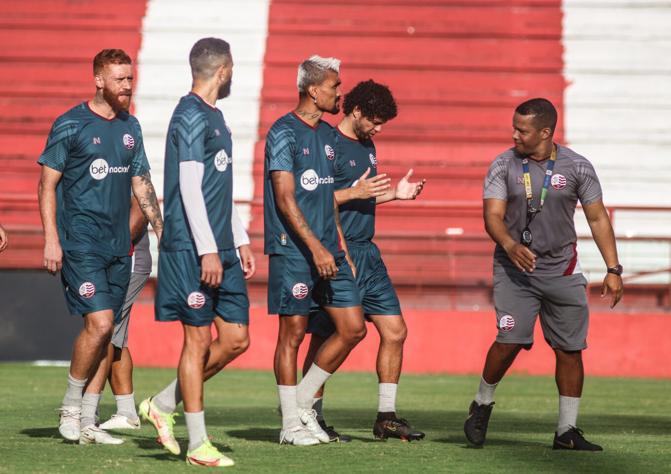 Sem jogar a toalha, Náutico mantém esperança na permanência, mas já planeja 2023 1 Posts