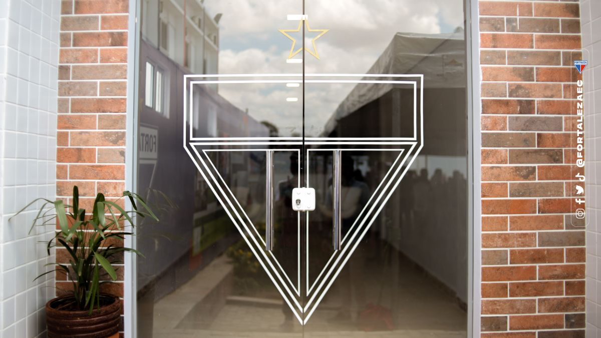 Em festa de aniversário, Fortaleza inaugura obra do Hotel Ribamar Bezerra