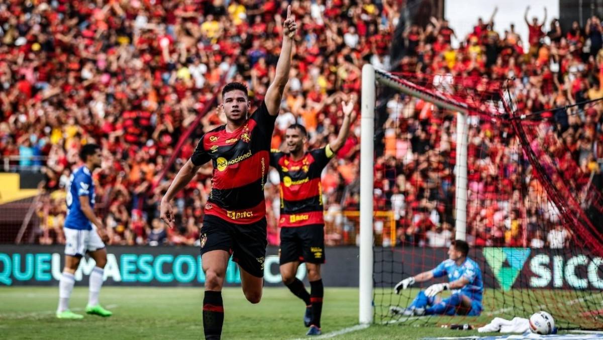 Com a Ilha do Retiro lotada, Sport bate o líder Cruzeiro e segue vivo na briga pelo acesso