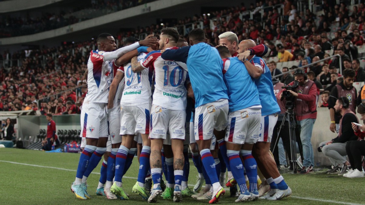 Fortaleza sai na frente do Athletico, mas leva empate no fim do jogo, pela Série A 2 Posts