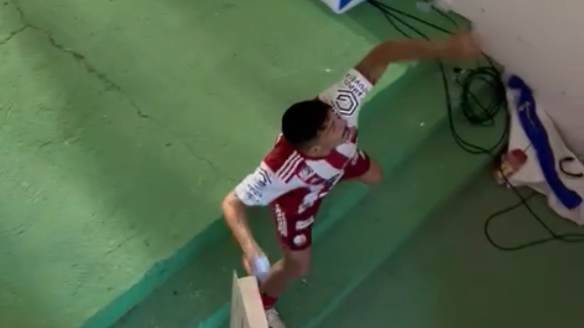 Após vitória do Náutico, Franco atira copo e discute com torcedores