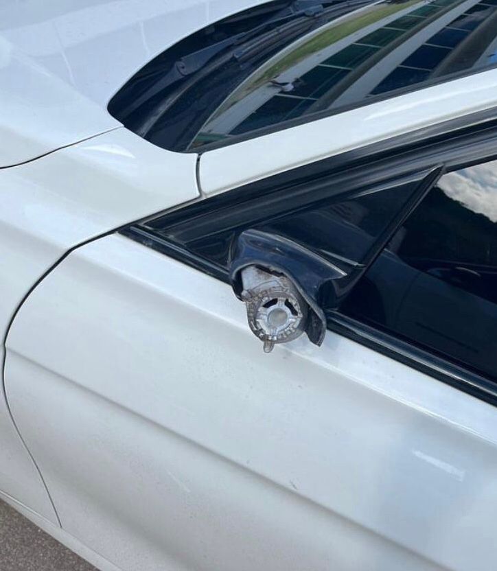 Carro de lateral-direito do Náutico é alvo de vandalismo