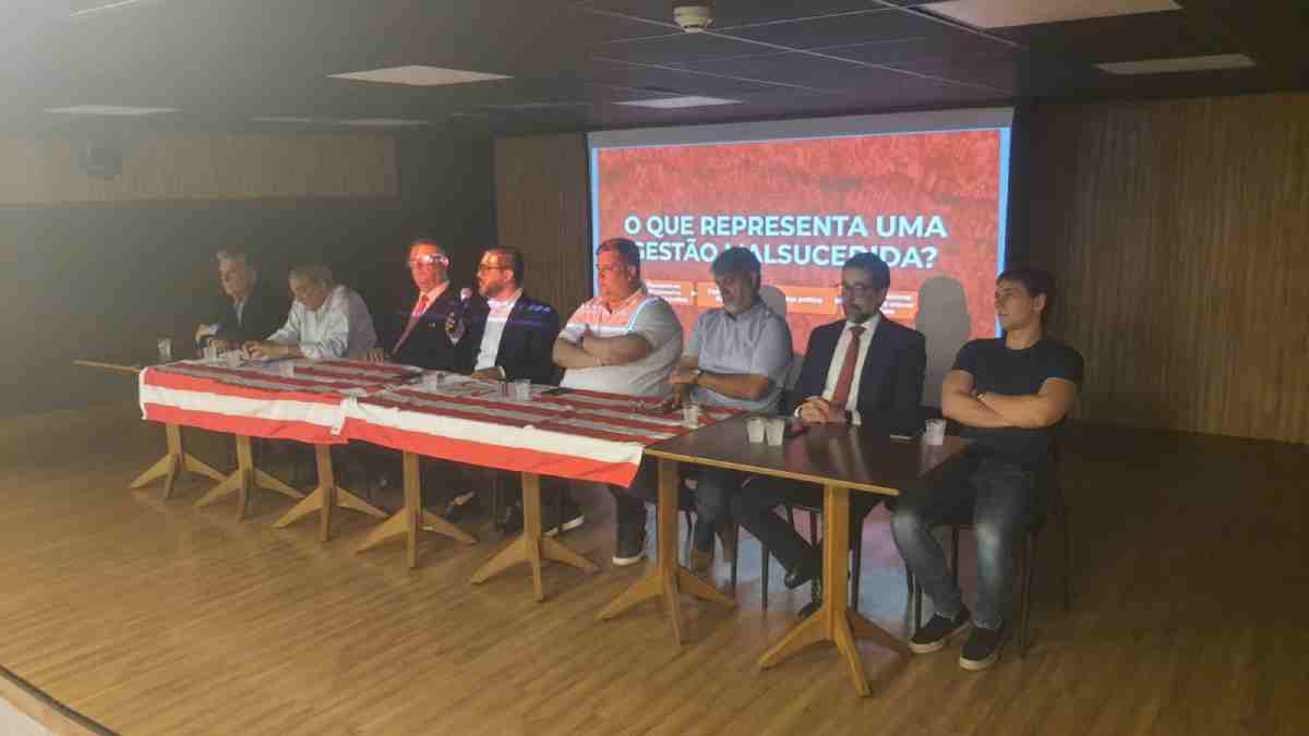 Grupo de oposição pede renúncia do presidente do Náutico, mas não descarta processo de impeachment