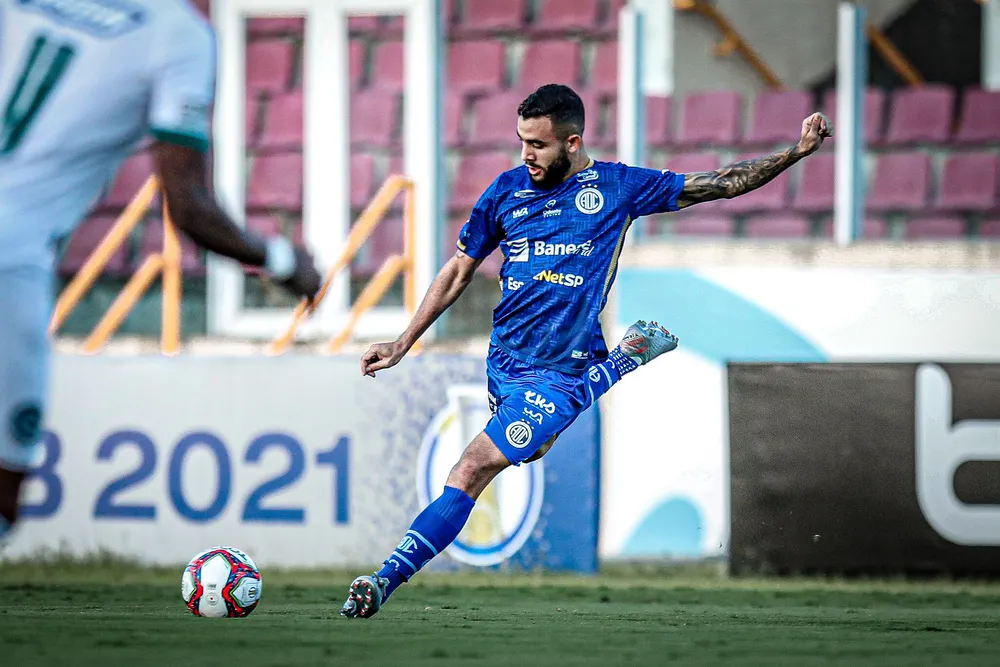 Confiança rescinde contrato com lateral-direito Marcelinho 1 Posts