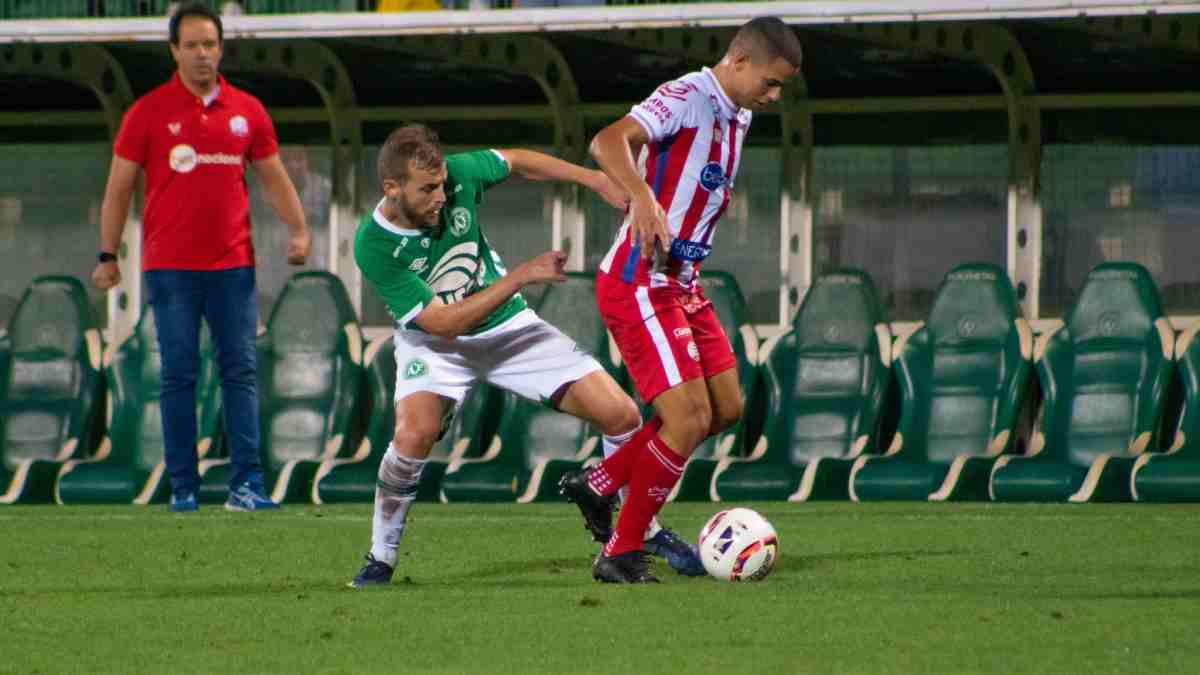 Já rebaixado, Náutico perde para a Chapecoense e chega a 23 derrotas na Série B 1 Já rebaixado, Náutico perde para a Chapecoense e chega a 23 derrotas na Série B