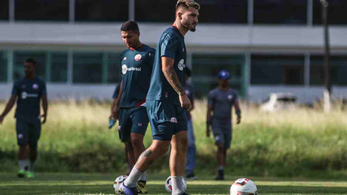 Thomaz anuncia saída e é mais um a deixar o Náutico após a queda para a Série C