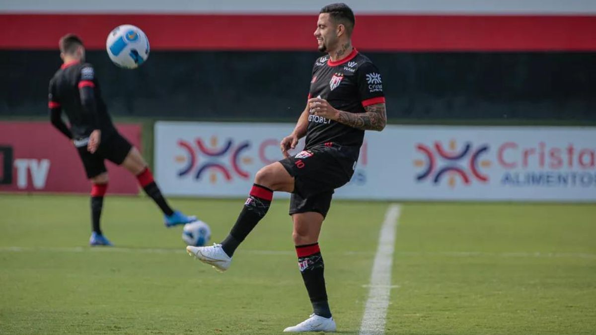 Fortaleza faz proposta ao Atlético-GO para contratar atacante Wellington Rato