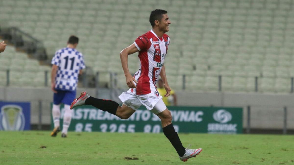 Ferroviário anuncia retorno do atacante Juninho Quixadá