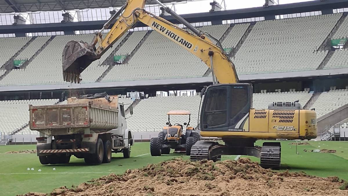 Para atender melhor a dupla Ceará e Fortaleza, gramado do Castelão passa por reforma Foto: Izolda Cela