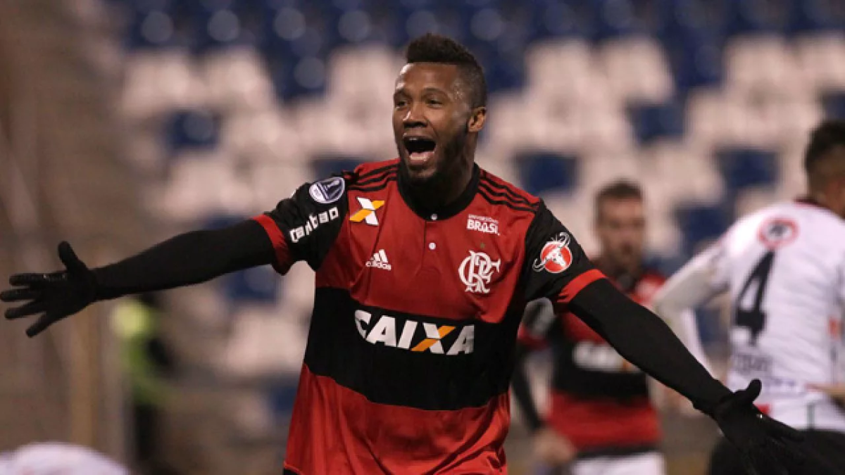CRB avança por renovação com Conceição e negocia com zagueiro ex-Flamengo 1 Zagueiro Rafael Vaz, ex-Flamengo, interesse do CRB