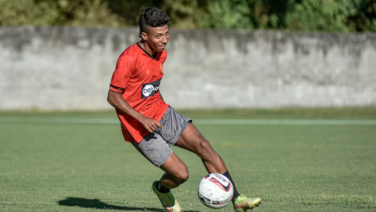 Com previsão de ser utilizado pelo Vitória, Alisson Santos fica distante do Náutico