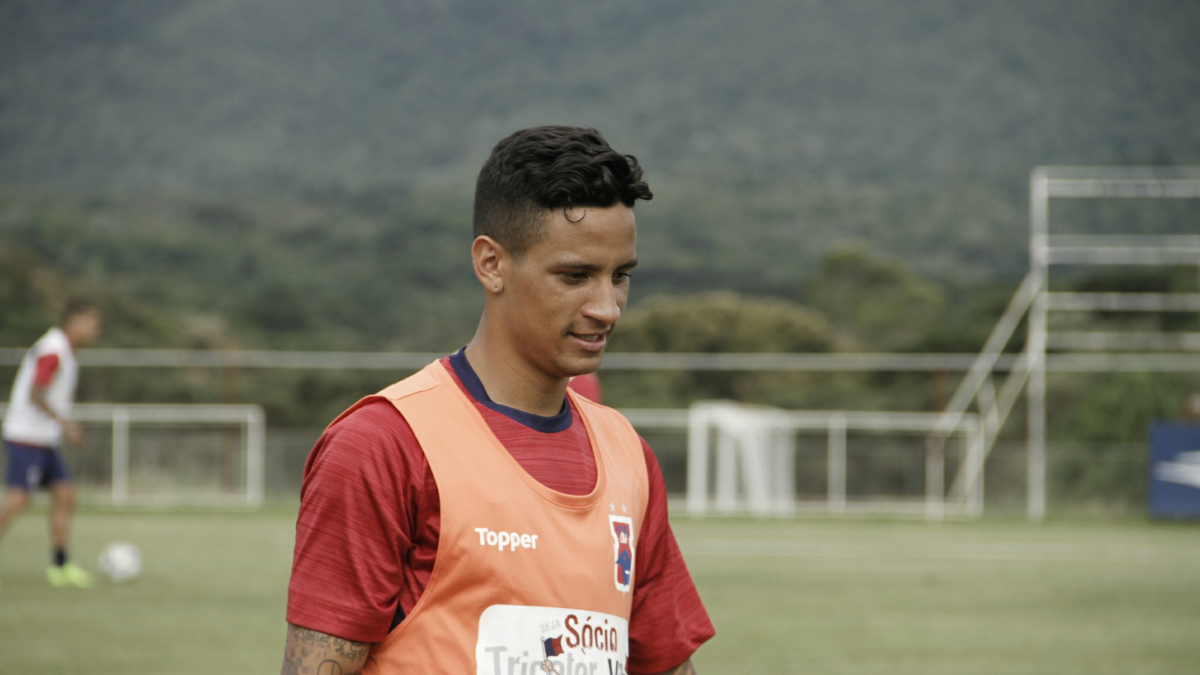 Confiança renova com Luiz Otávio para temporada 2023 1 Volante Luiz Otávio, ex-Paraná, no Confiança - Confiança renova com Luiz Otávio