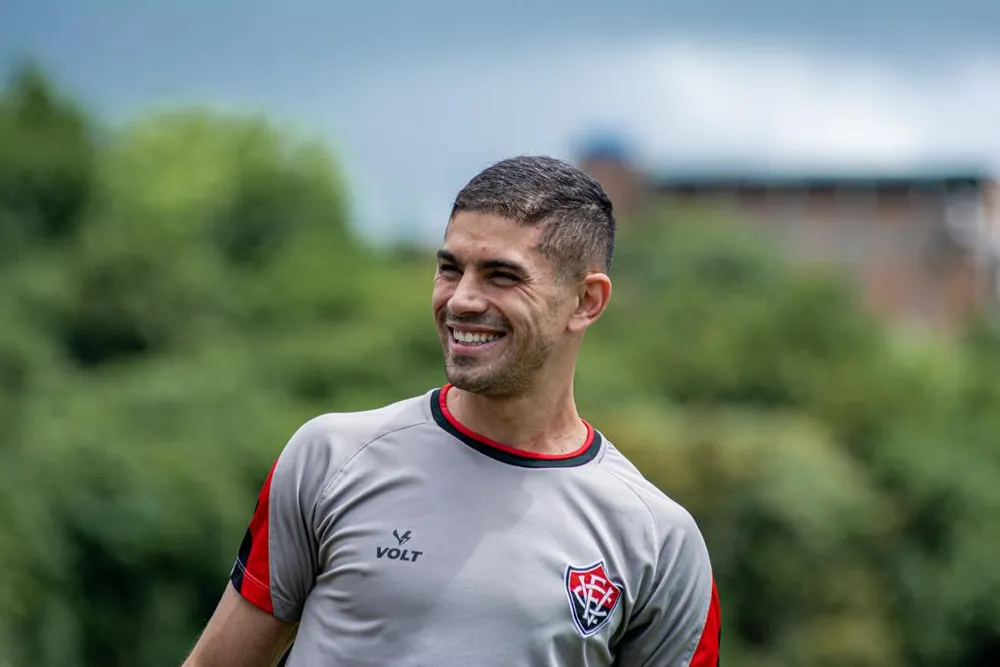 Gegê aparece, e Vitória treina com todos os sete reforços no Barradão 1 Posts