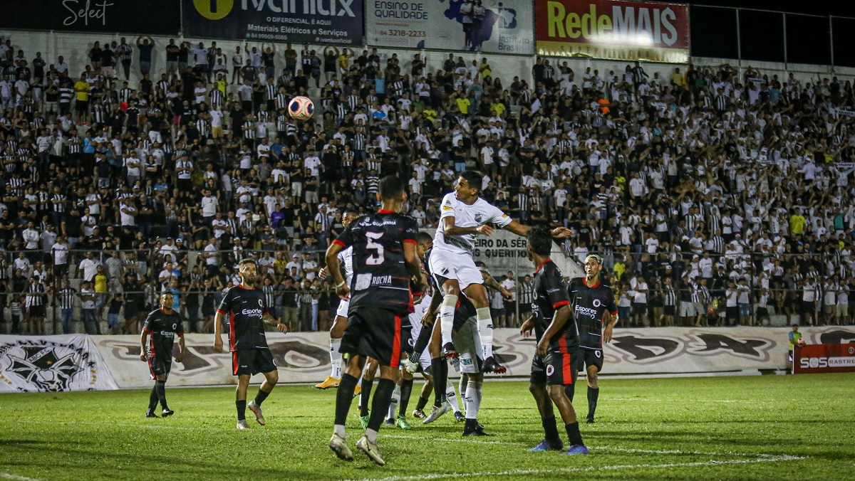 Goleiro entra em campo como atacante em jogo do Potiguar por falta de reservas no Força e Luz