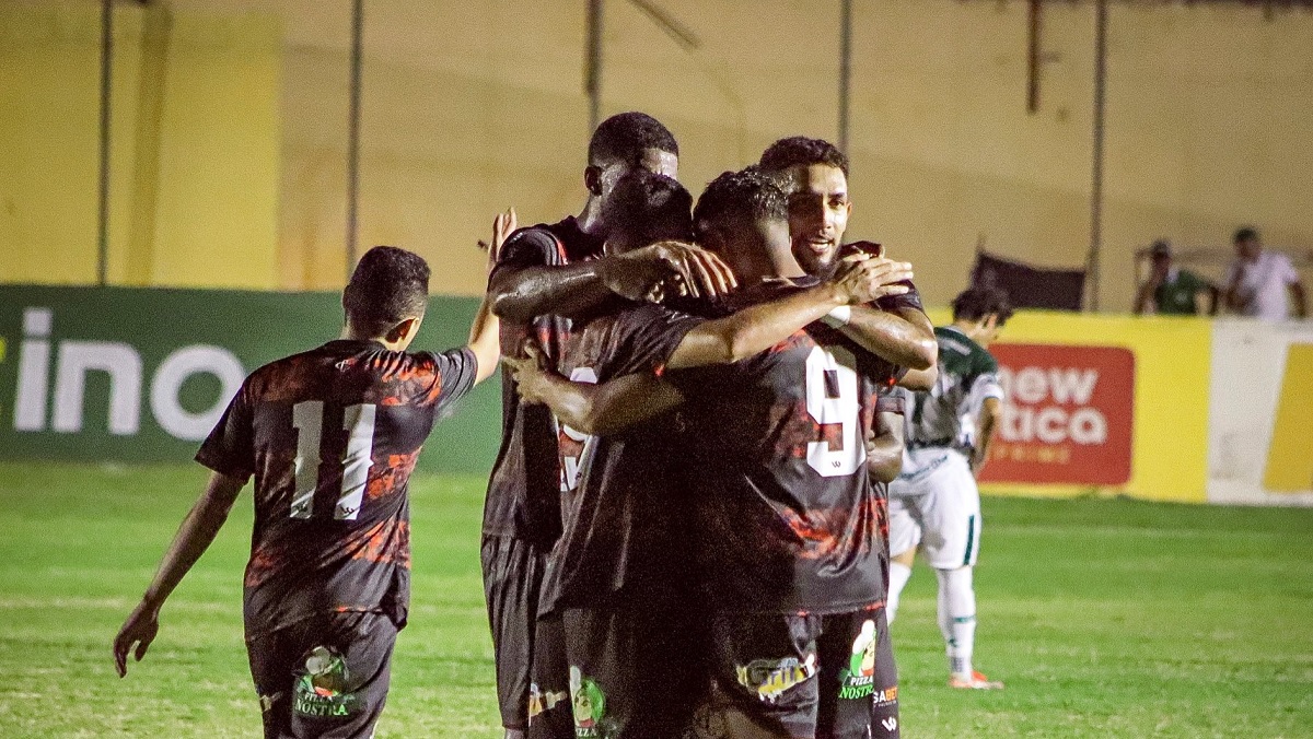 Campinense vence o Sousa e sobe na classificação do Paraibano