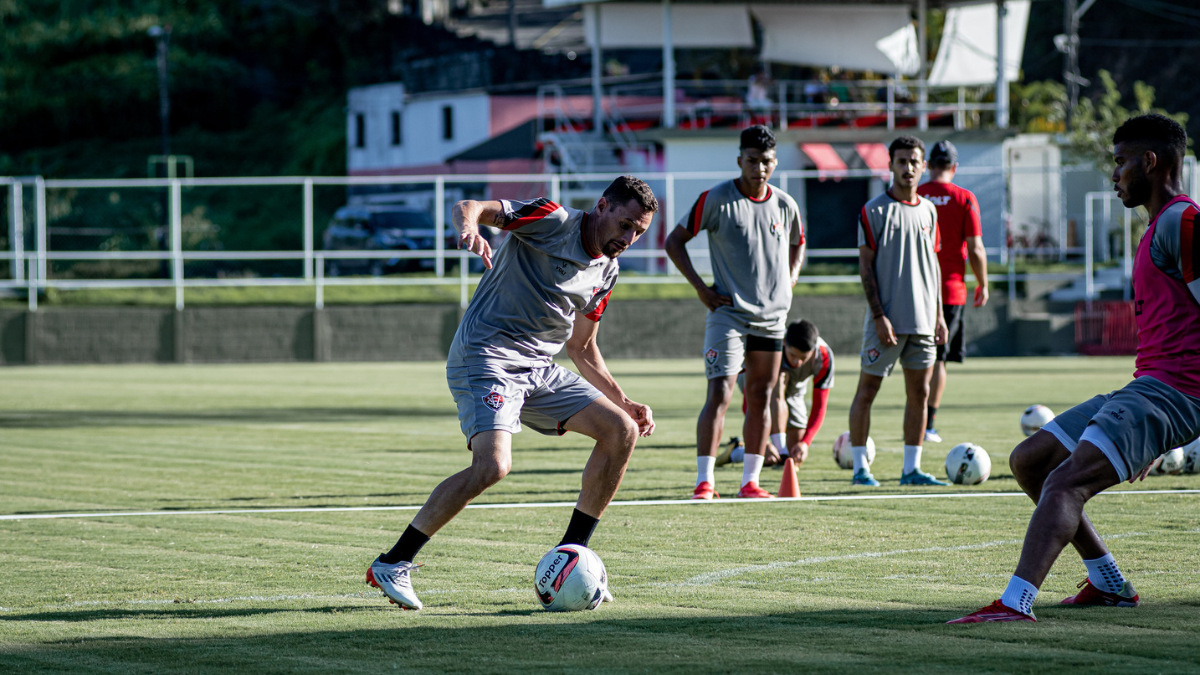 Vitória oficializa contratações de Zeca e Nicolás Dibble 2 Nicolás Dibble, em treino do Vitória
