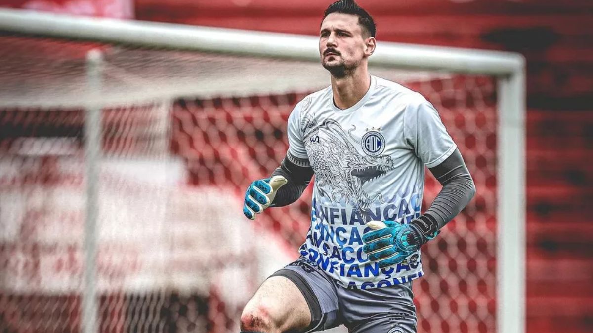 Santa Cruz contrata Michel, goleiro, em aquecimento do Confiança