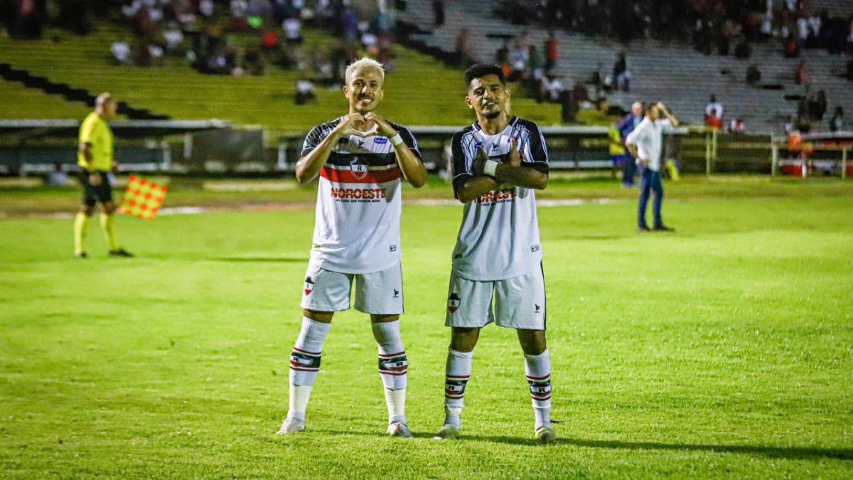 Hadrian faz 2 gols e River-PI bate Altos no Campeonato Piauiense