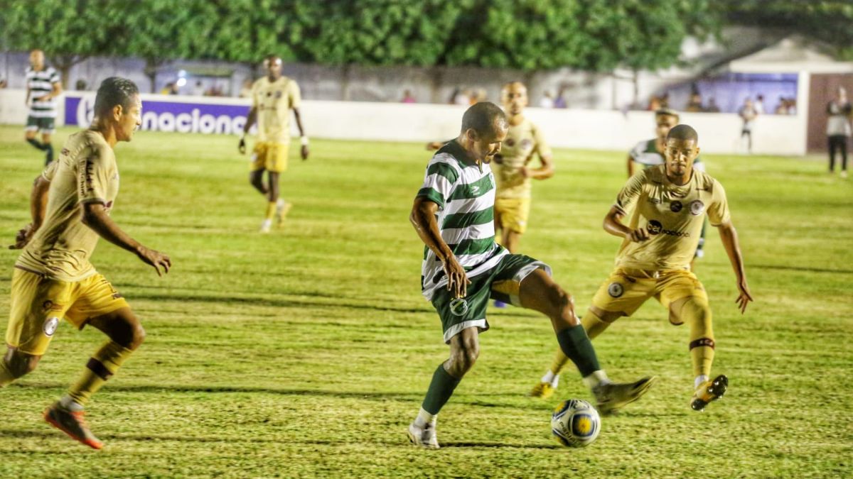 Jacuipense goleia o Altos e avança na Copa do Nordeste 2 Lance do jogo entre Jacuipense e Altos, pela Copa do Nordeste