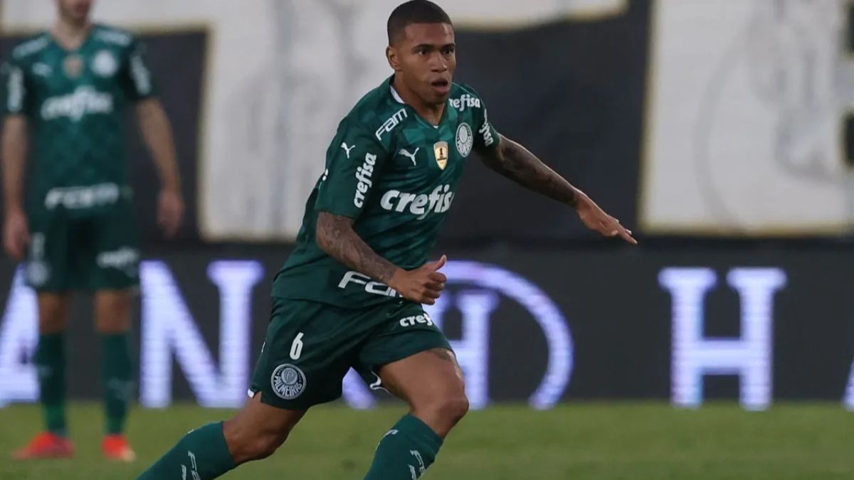 Fortaleza anuncia Lucas Esteves, emprestado pelo Palmeiras