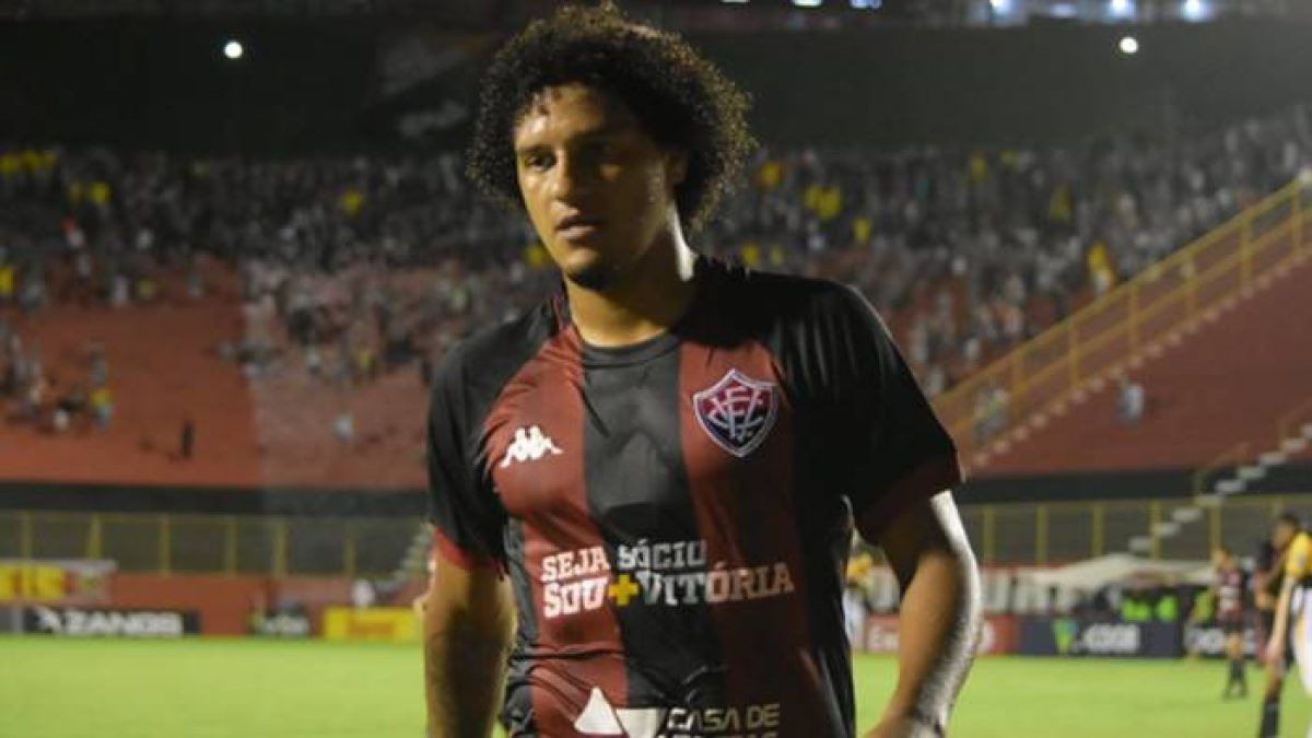 Santa Cruz contrata meia Felipe Gedoz, ex-Athletico e Vitória 1 Meia Felipe Gedoz, novo reforço do Santa Cruz, em jogo do Vitória