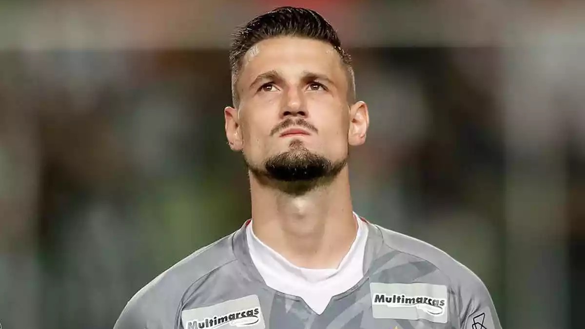 Santa Cruz encaminha acerto com goleiro Michael Fracaro, ex-Atlético-MG