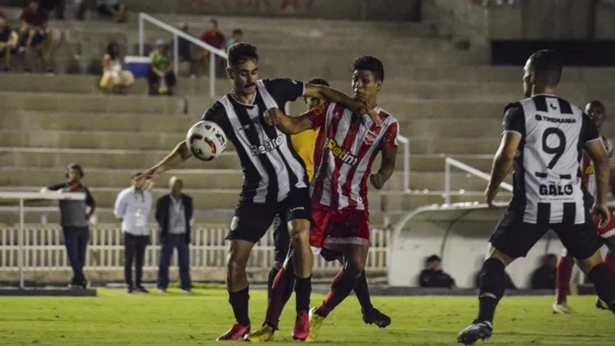 Treze vence Auto Esporte com gol no fim em jogo emocionante no Paraibano