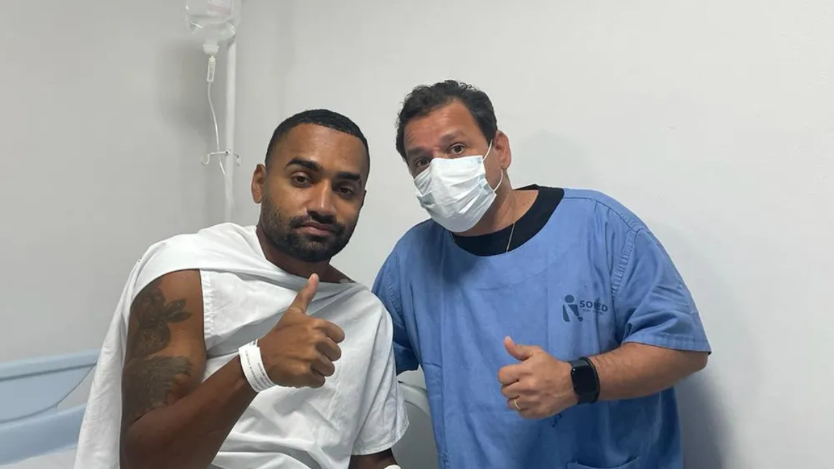 Vitória: Dionísio passa por cirurgia no joelho; previsão de retorno é de 6 a 8 meses 