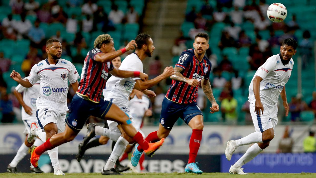 Com dois gols de Everaldo, Bahia bate o Bahia de Feira de virada, na Arena Fonte Nova