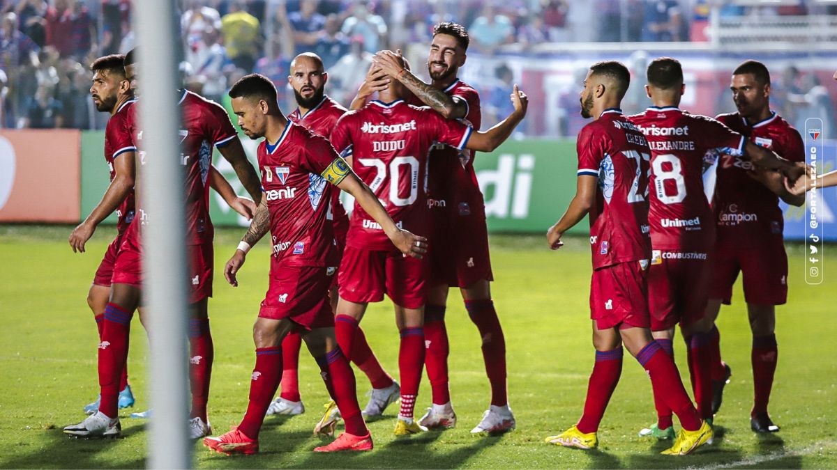 Com time misto, Fortaleza vence o CSA e dispara na liderança da Copa do Nordeste 1 Lucero comemora - Fortaleza x CSA