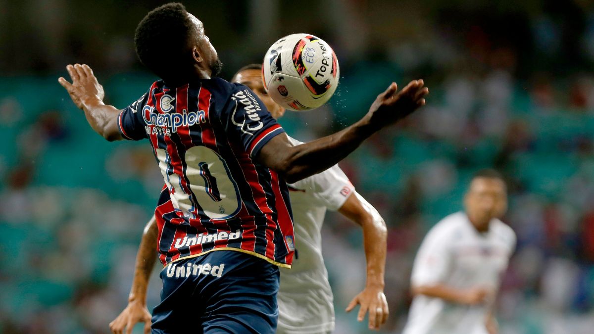 Com dois gols de Everaldo, Bahia bate o Bahia de Feira de virada, na Arena Fonte Nova 1 Bahia x Bahia de Feira