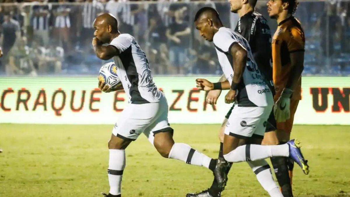 Mirando clássico contra o Bahia, elenco do Sport treina durante o Carnaval: "jogo importantíssimo" 1 Vágner Love - Ceará x Sport