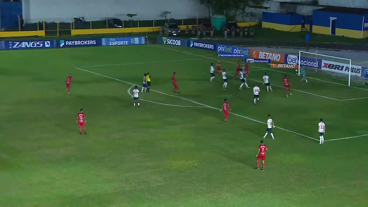Goulart brilha, Bahia vira em 4 minutos e vence Barcelona de Ilhéus pelo Baianão 3 Lance do gol de Everton Kanela, do Barcelona de Ilhéus, contra o Bahia