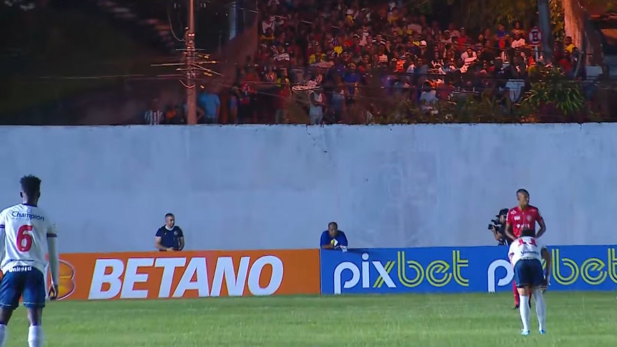 Goulart brilha, Bahia vira em 4 minutos e vence Barcelona de Ilhéus pelo Baianão 1 Lance do jogo Barcelona de Ilhéus x Bahia no Mário Pessoa