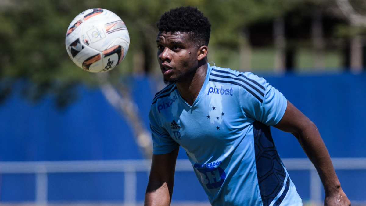 Ceará negocia contratação do atacante Lincoln, ex-Cruzeiro