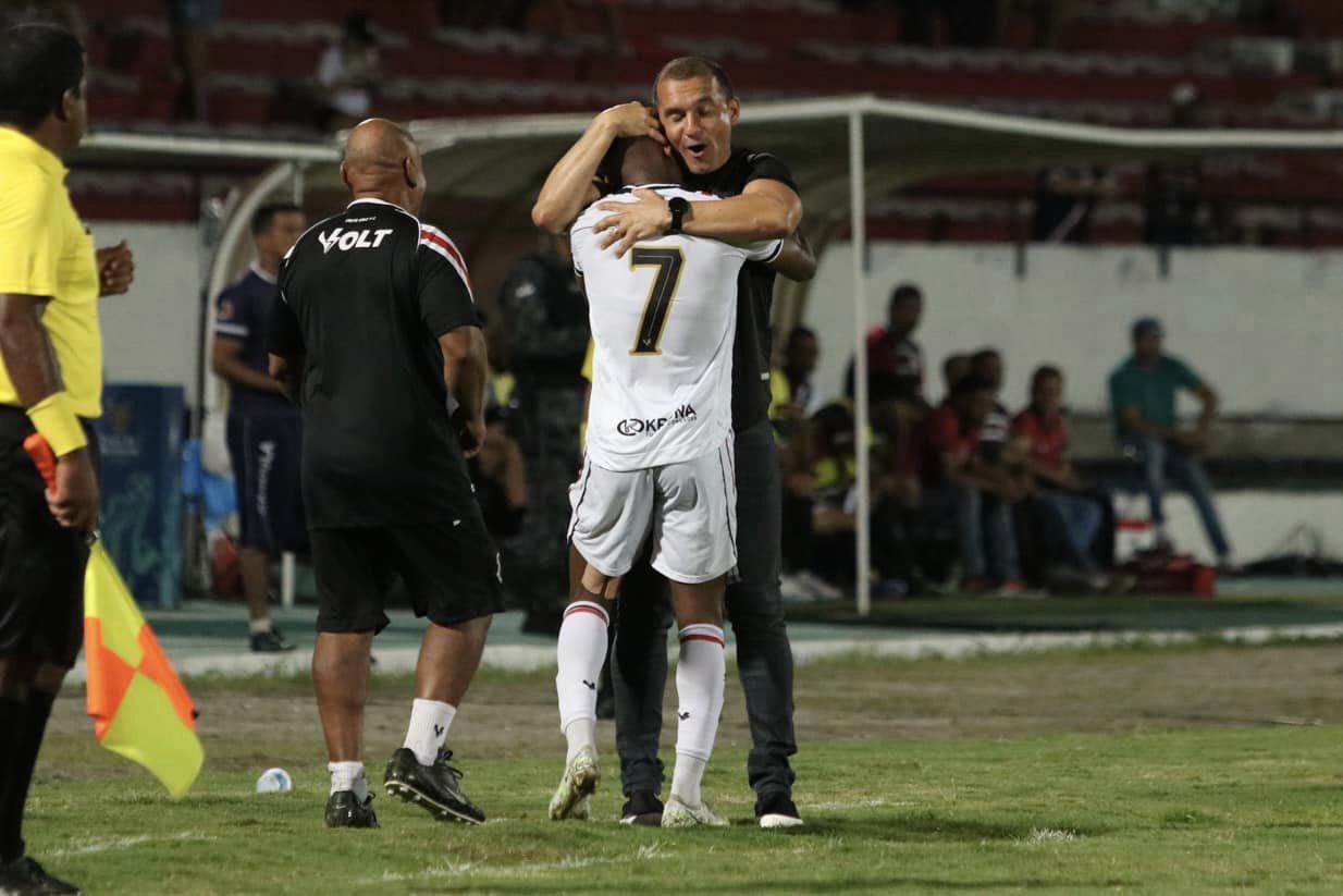 Ranielle Ribeiro após 1ª vitória do Santa Cruz no Nordestão: “Confiança vem com as vitórias”