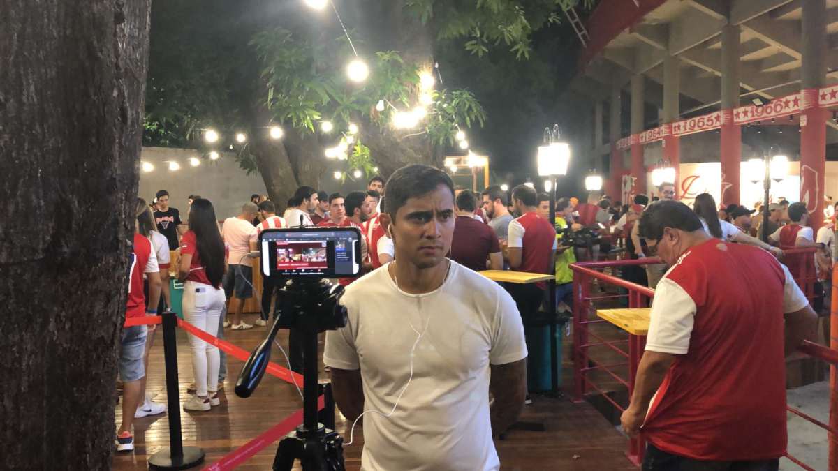 Ex-Sport, Everton Felipe assiste clássico na torcida do Náutico e diz que aceitaria eventual proposta do Timbu
