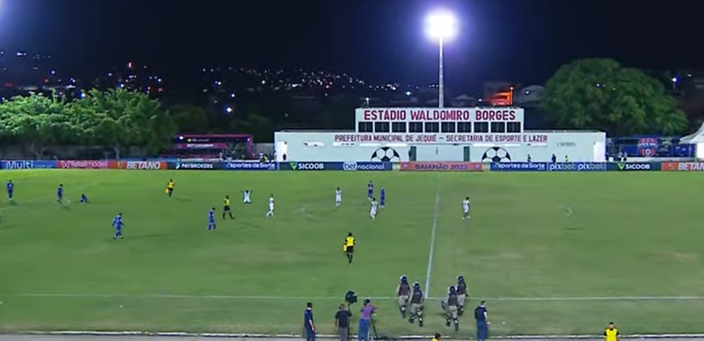 Com meio time da base, Bahia vence e rebaixa o Doce Mel