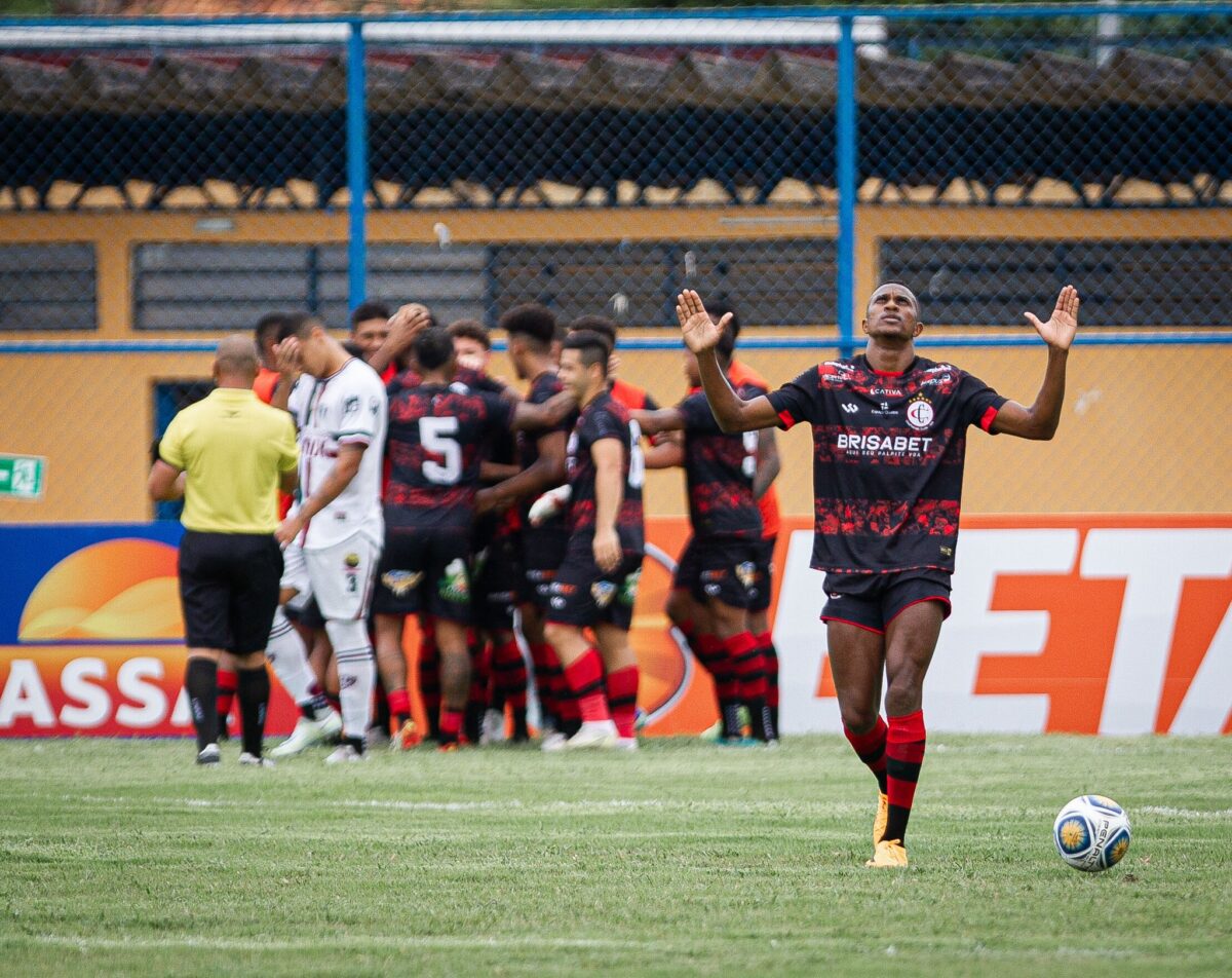 Campinense vence o Fluminense em Teresina e respira no Nordestão