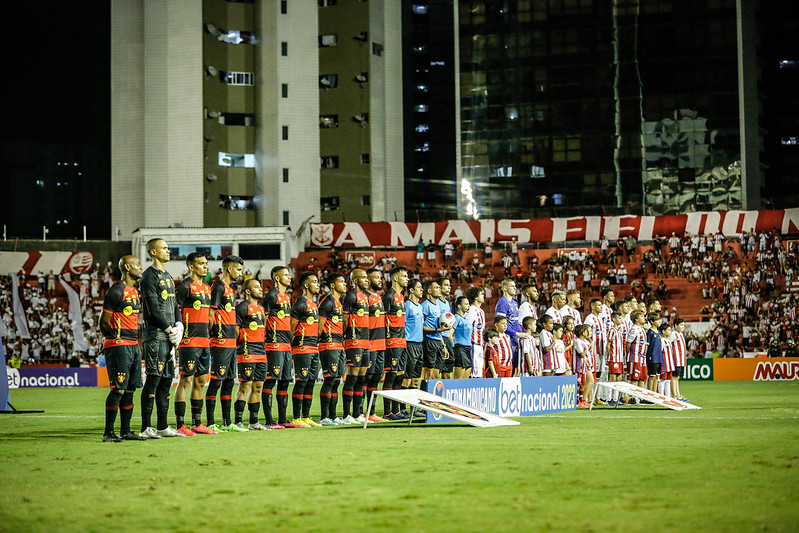 Árbitro relata xingamentos, expulsão e arremesso de copos no Náutico 2 x 2 Sport