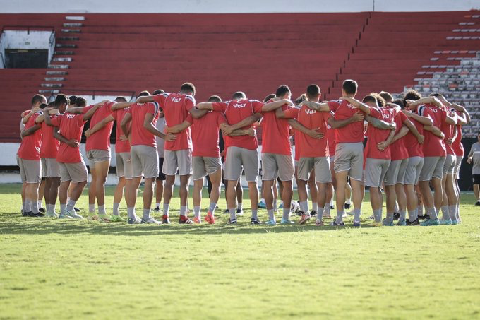 Santa Cruz: Ranielle comemora jogo adiado no PE e indica 'força máxima' no Nordestão 3 Posts